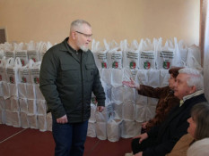 У Кривому Розі триває друга хвиля видачі проднаборів