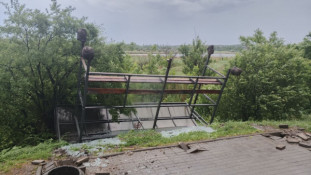 У Кривому Розі вітер зірвав зупинку на вулиці Симонова