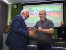 У Кривому Розі вручили громадські відзнаки представникам різних професій