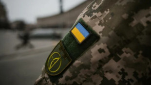 У мережі поширили відео, на якому зафіксовано побиття військовослужбовця 155-ї бригади ЗСУ: прокуратура вже відкрила кримінальне провадження за цим фактом