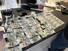 У поліції викрили масштабну корупційну схему: «кришували» незаконні порноофіси за гроші
