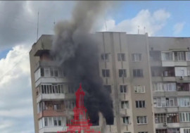 В Івано-Франківську дрон влучив у багатоповерхівку: спалахнула пожежа