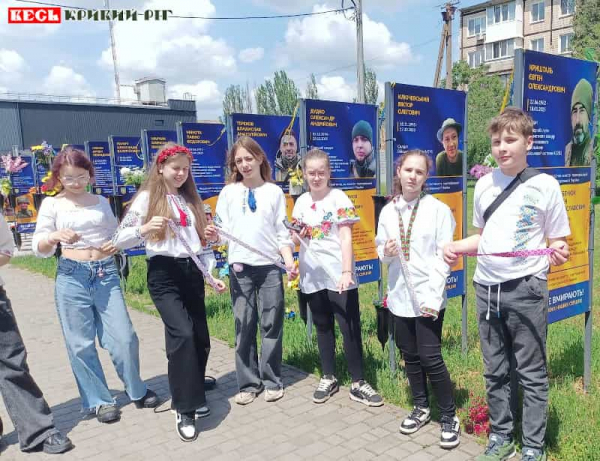 До акції Стрічки пам’яті долучились учні Криворізької гімназії №21