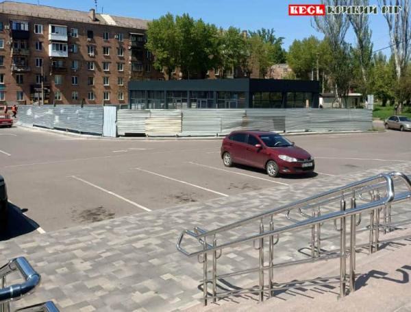 До АТБ на Юності прибудовують два крила МАФів в Кривому Розі