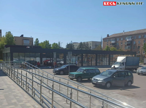 Майже готове одне крило МАФів поблизу АТБ на Юності в Кривому Розі