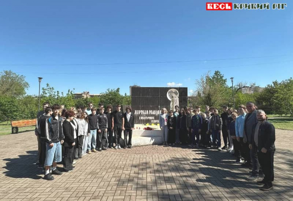 Покладання квітів до монумента жертв Голодоморів в Кривому Розі