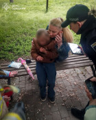 В Одесі 10-річна дівчинка під час прогулянки провалилася під тротуарну плитку: мить — і дитина опинилася у глибокій ямі близько 4 метрів завглибшки