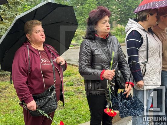 Вічна пам’ять герою: у Криворізькій гімназії №130 відкрили меморіальну дошку на честь морпіха Владислава Дзюби