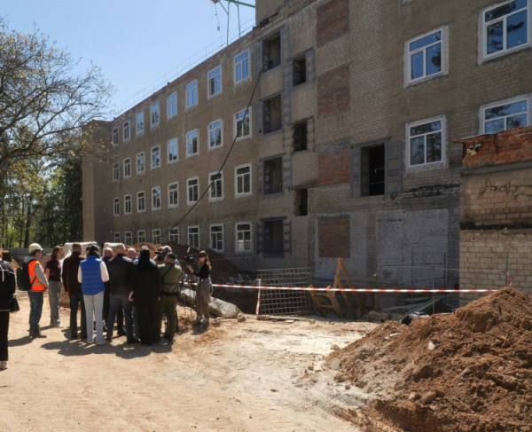 Реконструкція будівлі під житло для ВПО - фото управління преси виконкому Криворізької міськради