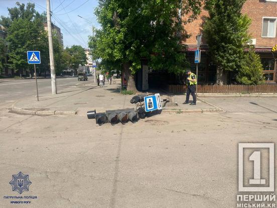 Зачепив і поїхав геть: у Кривому Розі фура знесла світлофор, водія розшукали
