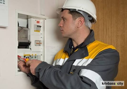 Електромонтери та контролери ДТЕК Дніпровські електромережі: як криворіжцям відрізнити справжнього фахівця від шахрая