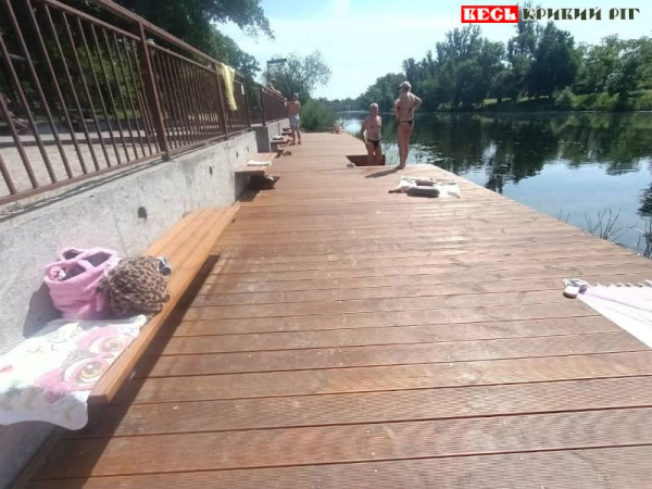 Відремонтували пірс на пляжі в парку Мершавцева в Кривому Розі