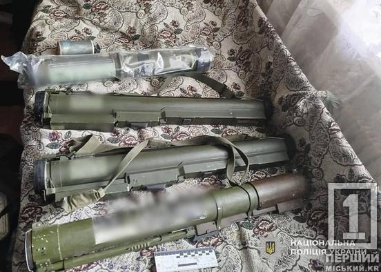 Гранатомети у квартирі: перед судом постане житель Кам'янського з величезним арсеналом зброї та пластидом