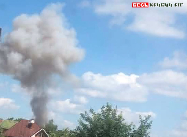 Дим здійнявся над місцем прильоту балістики по Кривому Рогу