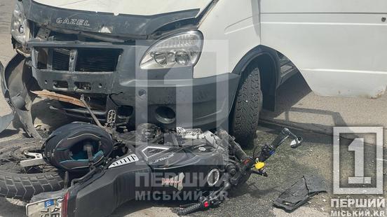 Летів з верхнього МОДРу: після зіткнення з вантажівкою ушпиталили байкера