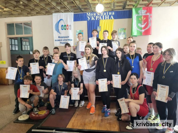 Майбутні чемпіони України: до Дня міста у Кривому Розі провели турнір з важкої атлетики серед дітей
