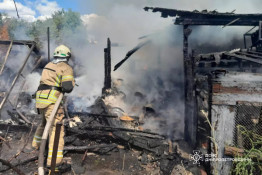 Масштабна пожежа на Криворіжжі: вогонь знищив 150 квадратних метрів господарчих споруд