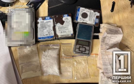 На Дніпропетровщині викрили трьох чоловіків, які продавали метамфетамін поштою та з рук у руки