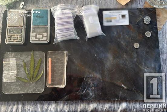 На Дніпропетровщині викрили трьох чоловіків, які продавали метамфетамін поштою та з рук у руки