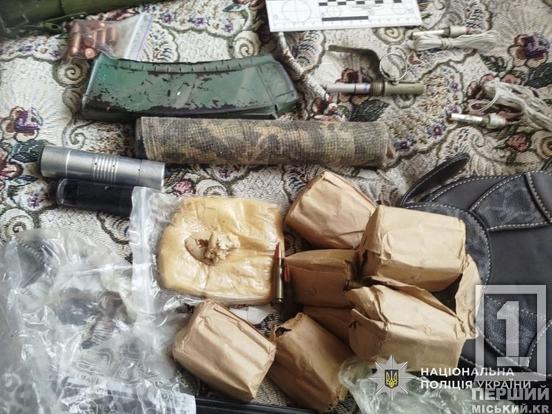 На Дніпропетровщині затримали чоловіка, що мав величезний набір зброї