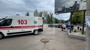 На перехресті неподалік Криворізького цирку два автомобілі зіткнулися лоб у лоб