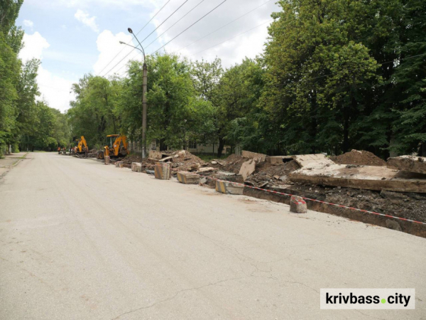 На півночі Кривого Рогу оновлюють тепломережі і виконують масштабний благоустрій житломасивів
