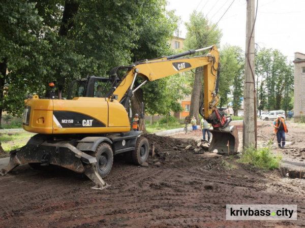 На півночі Кривого Рогу оновлюють тепломережі і виконують масштабний благоустрій житломасивів
