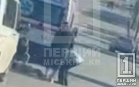 Перебігала на червоне: у Тернівському районі мінівен збив жінку