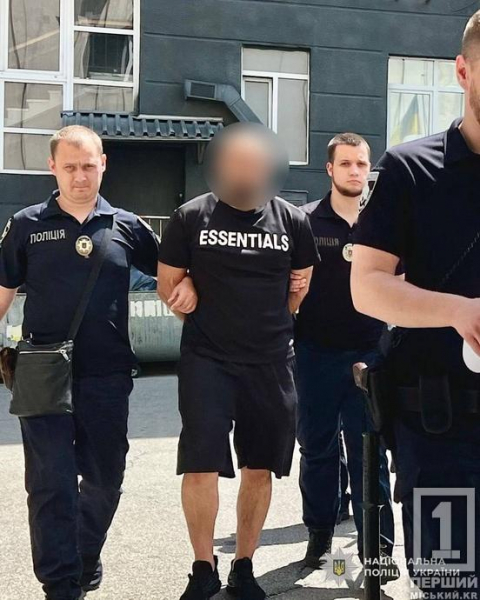План втечі провалився: у Дніпрі затримали крадіїв, які винесли з приватного будинку сейф із грошима
