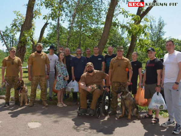 Пораненим нагвардійцям привезли подарунки від громади Кривого Рогу