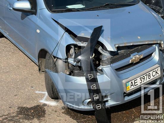 Потрійне зіткнення біля хлібзаводу: у Кривому Розі через невдалий маневр зіштовхнулися три авітвки