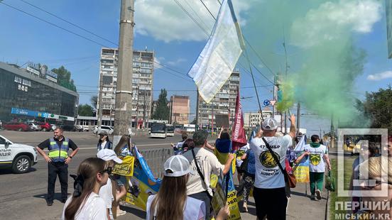 «Поверніть Героїв з пекла»: криворіжці пройшли центром міста аби нагадати про полонених та зниклих безвісти