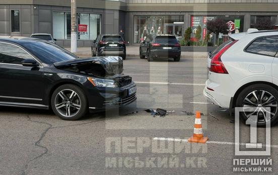 Ризикував, за що і поплатився: у Кривому Розі на шляху до 95 кварталу зіткнулися два легковика