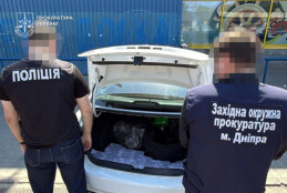 Схема виїзду за  тисяч: мешканця Дніпра судитимуть за незаконне переправлення осіб