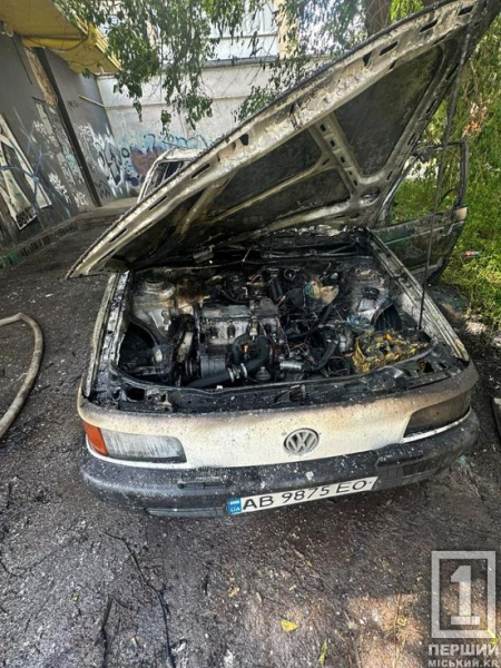 Спалахнув посеред дня: на проспекті 200-річчя Кривого Рогу горів Volkswagen