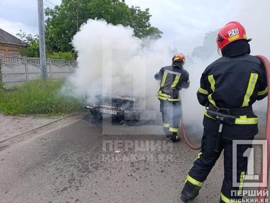 Стовп диму неподалік вокзалу: у Довгинцівському районі на ходу загорівся «Жигуль»