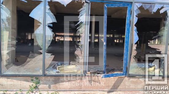 Троє загиблих, 19 поранених: ворог поцілив балістикою у промзону у Кривому Розі
