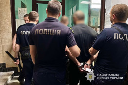 У Дніпрі затримано групу зловмисників, які викрали сейф із грішми та намагалися втекти