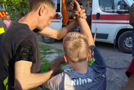 У Кам’янському 10-річний хлопчик під час гри напоровся на металевий штир