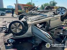 У Києві масштабна ДТП за участі п’яти авто: загинула жінка, є постраждалі