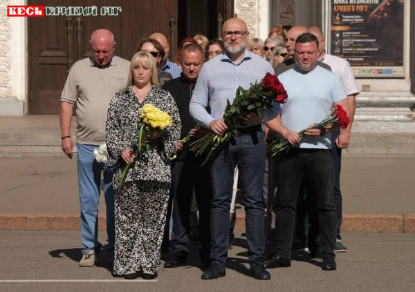 Покладання квітів до пам&rsquo;ятника Тарасу Шевченку в Кривому Розі