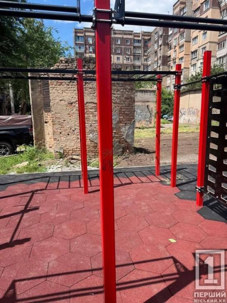 У Кривому Розі вандали розтрощили новий спортивний майданчик