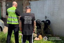 У Кривому Розі затримали військового, якого підозрюють у продажі автомата та набоїв