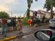 У Львові блискавка влучила у 6-річну дівчинку: дитина в реанімації