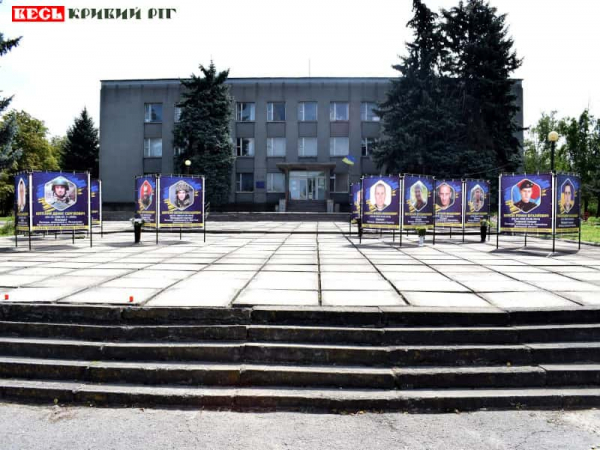 Алею Слави демонтують поблизу адмінбудівлі в Софіївці Криворізького району