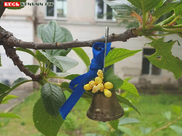 До акції Голоси дітей розмістили на деревах символічні дзвіночки в Кривому Розі