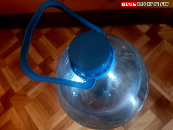 Баклажка з очищеною водою в Кривому Розі