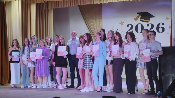 Випускники отримали Свідоцтва з відзнаками в Покровському районі Кривого Рогу