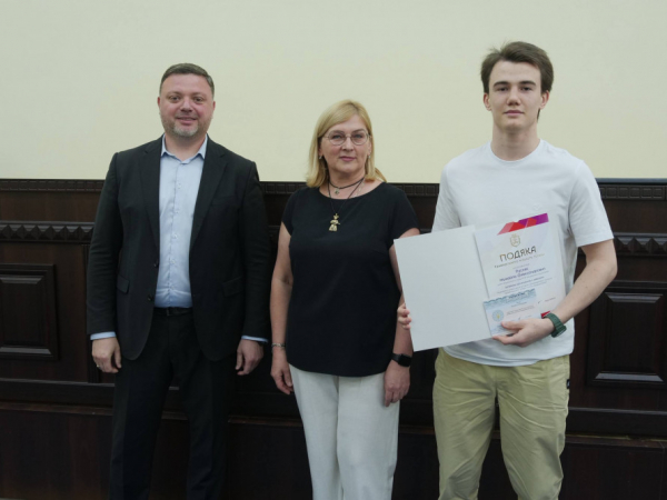 Випуск-2026: у Кривому Розі відмінники навчання отримали заслужені відзнаки
