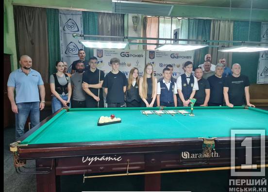 Зелене сукно, щирі емоції та корисні презенти: у Кривому Розі провели відкритий турнір з більярду «Вільна піраміда»